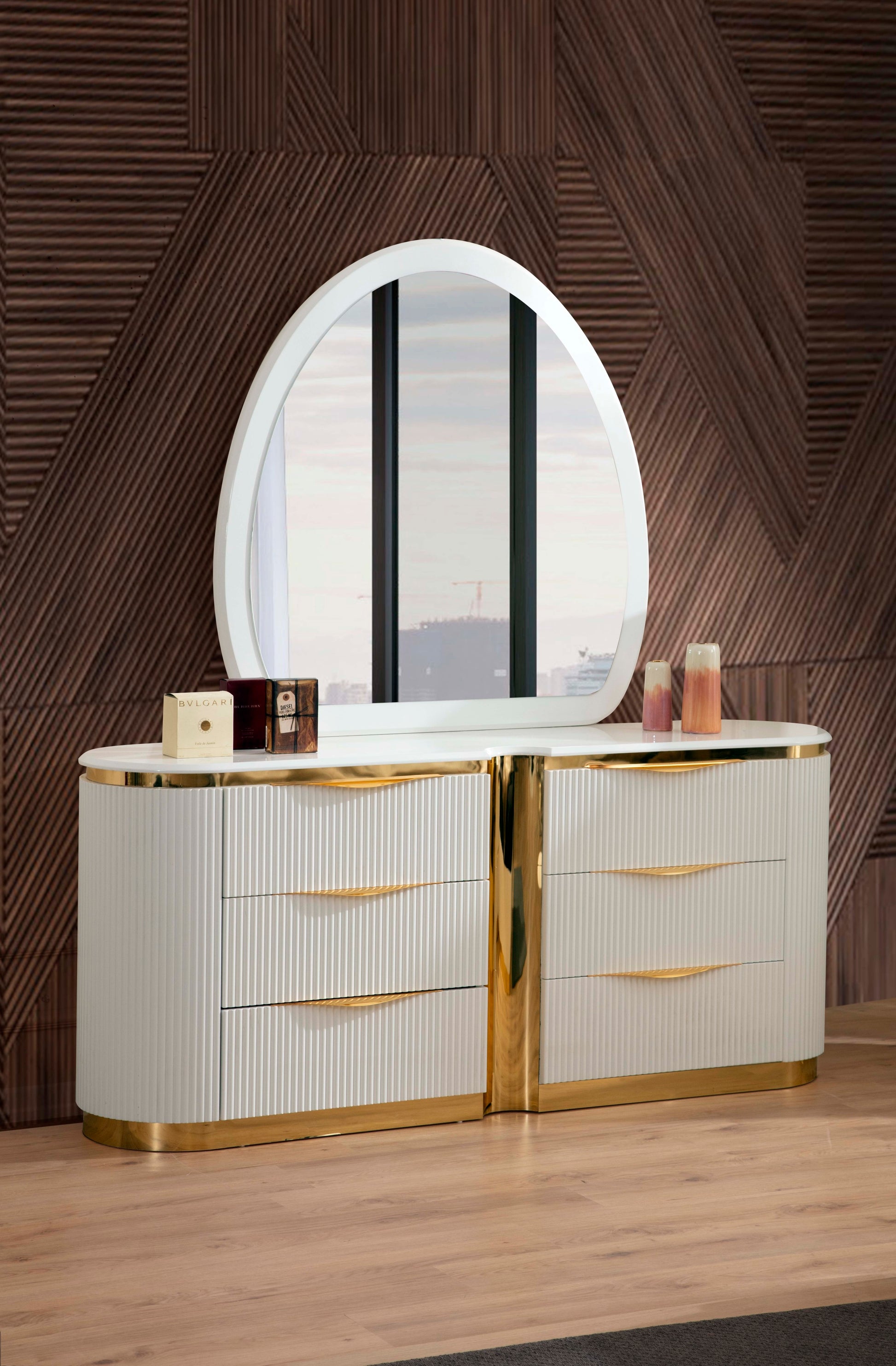 Laura Oval Shaped Mirror made with Wood in White