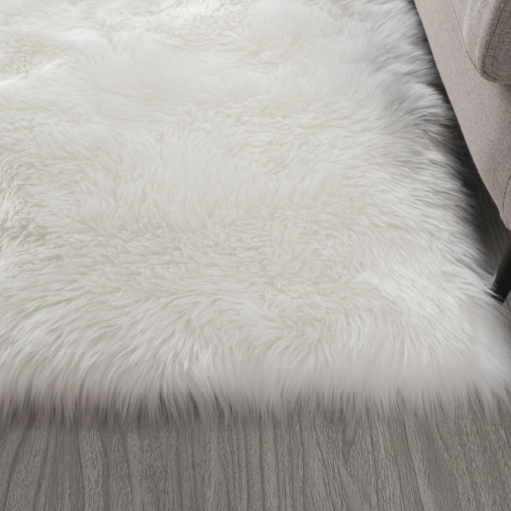 "Cozy Collection" Ultra Soft Fluffy Faux Fur Sheepskin white-polyester