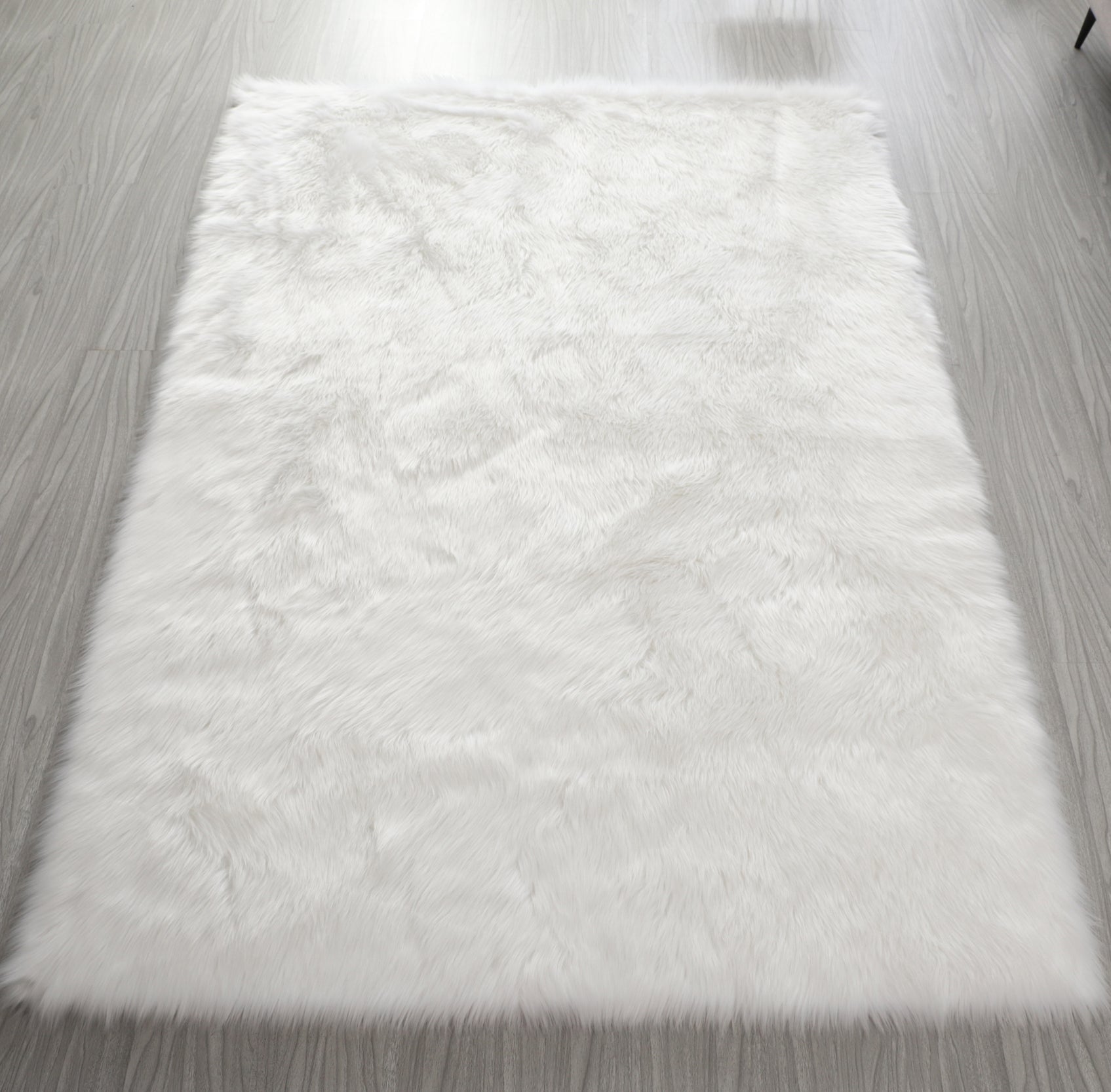 "Cozy Collection" Ultra Soft Fluffy Faux Fur Sheepskin white-polyester