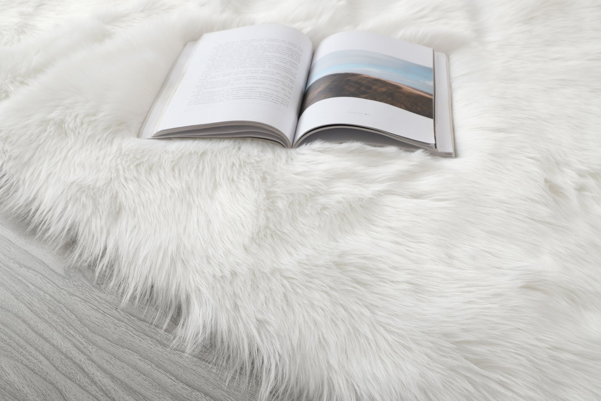 "Cozy Collection" Ultra Soft Fluffy Faux Fur Sheepskin white-polyester