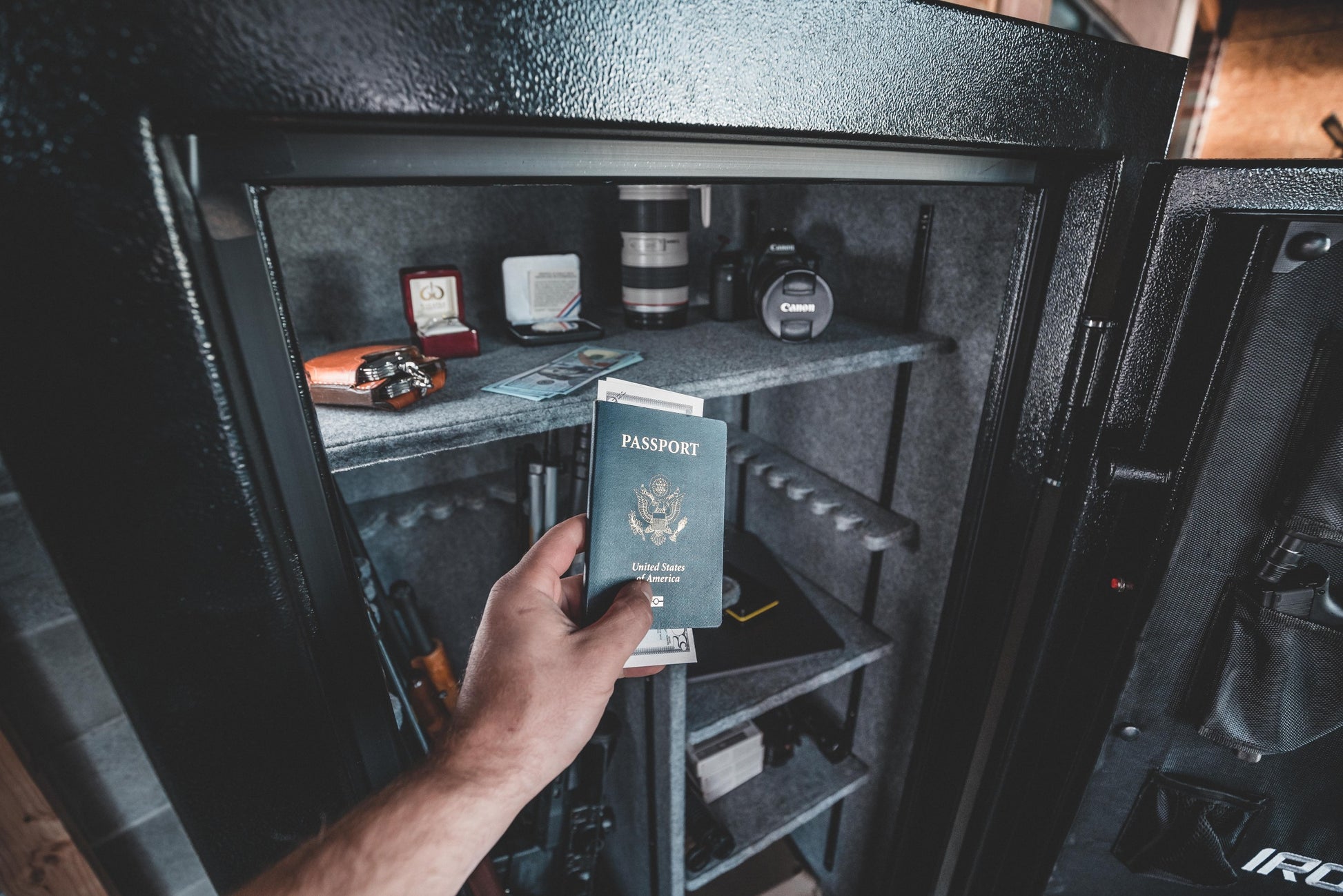 36 Gun Safe matte black-steel