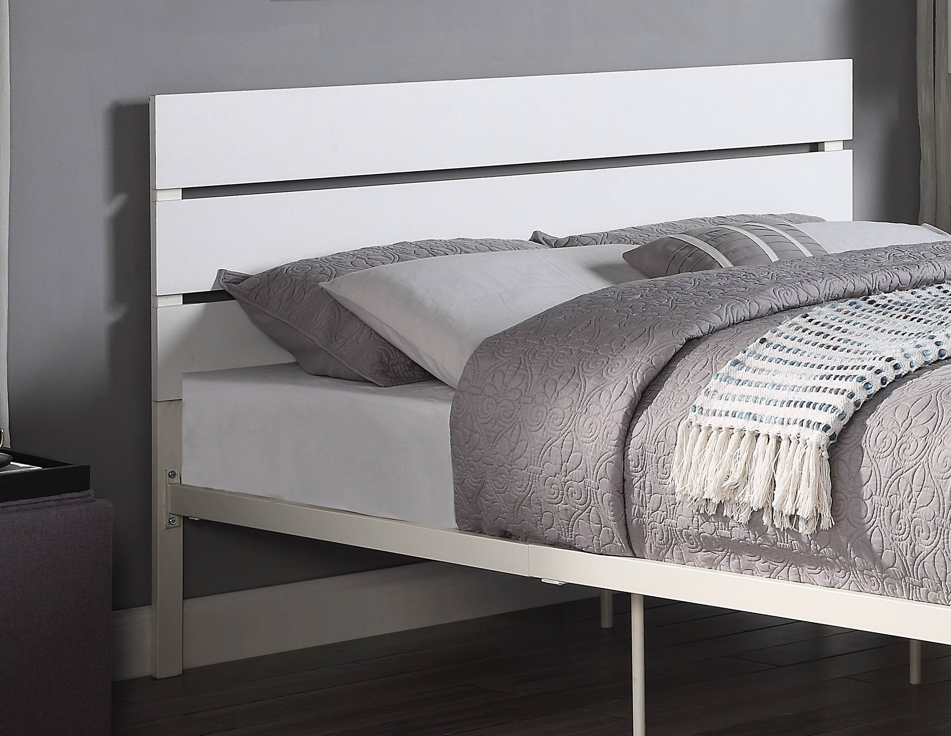 White Metal Frame Full Size Bed 1pc Casual Style full-white-metal-bedroom-metal