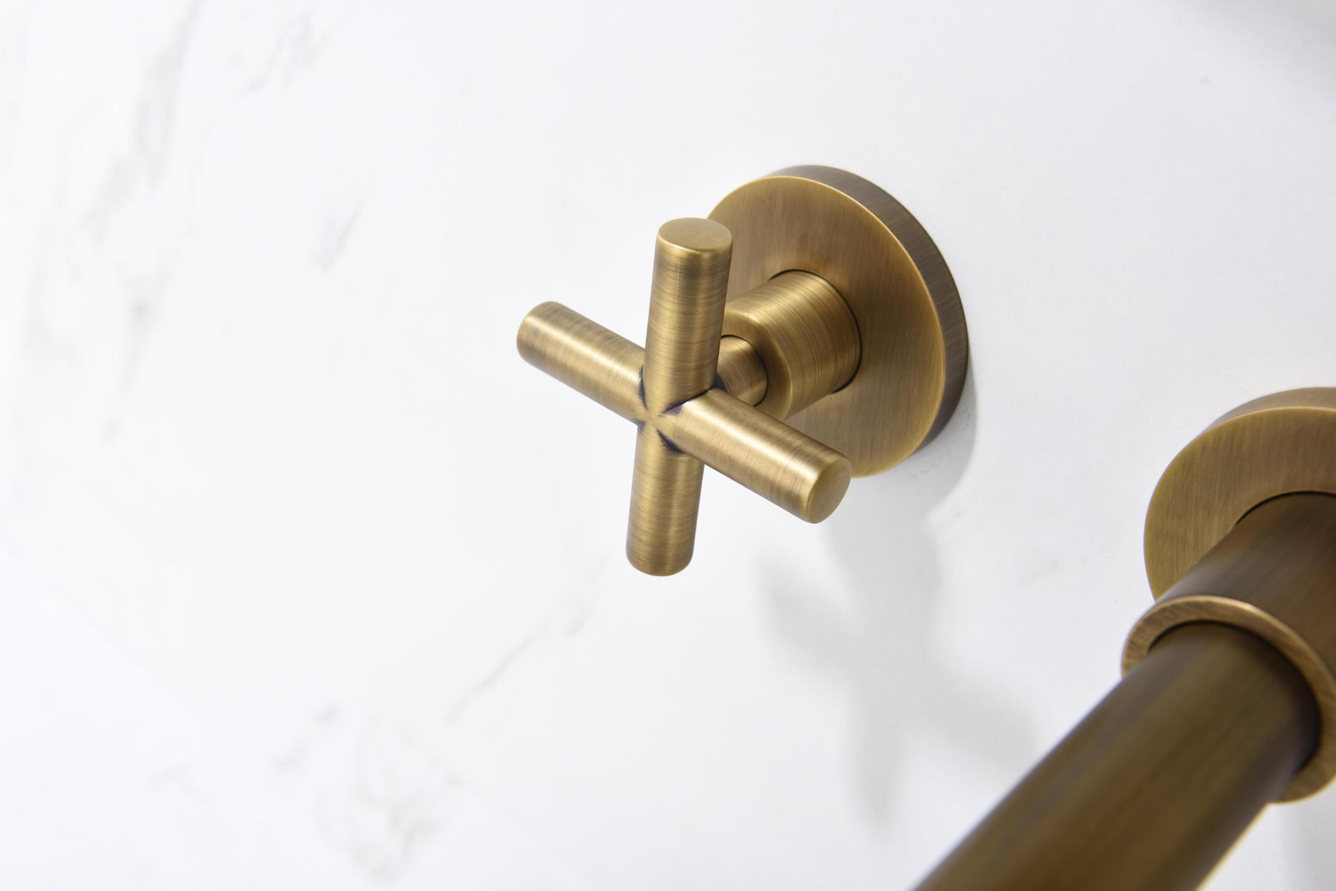 Bathroom Faucet Wall Mounted Bathroom Sink Faucet bronze-brass