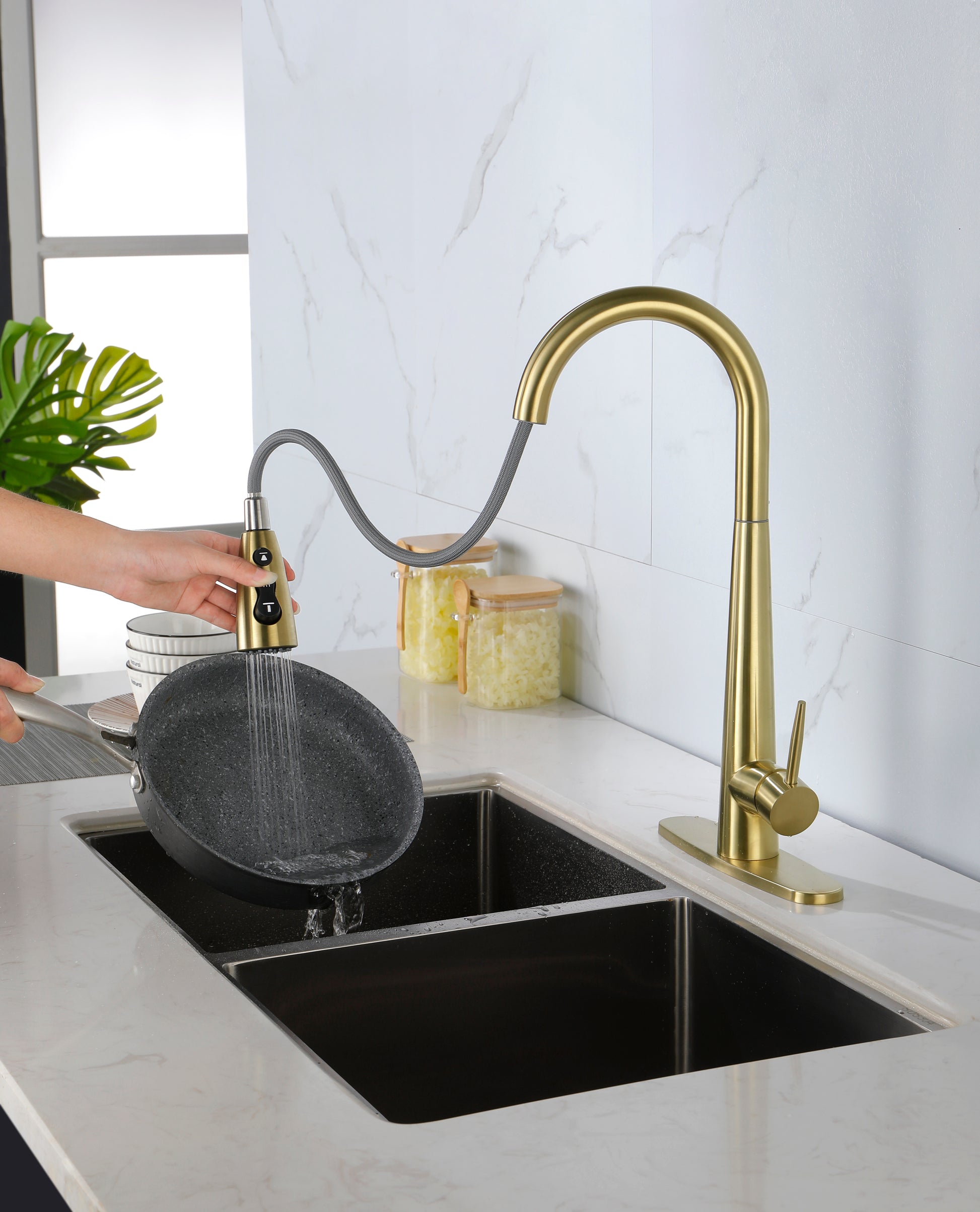 Gold Kitchen Faucets with Pull Down Sprayer,