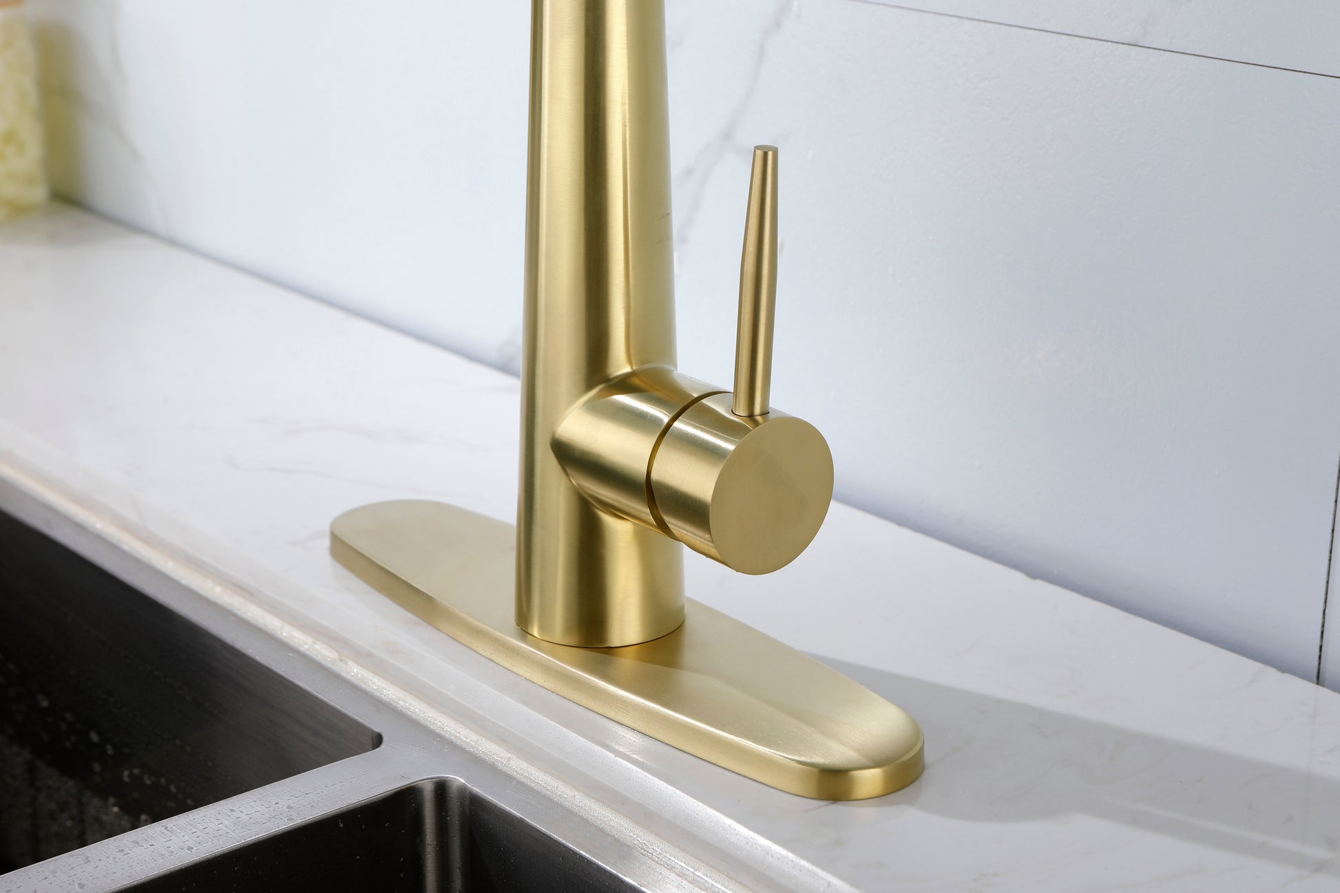 Gold Kitchen Faucets with Pull Down Sprayer,