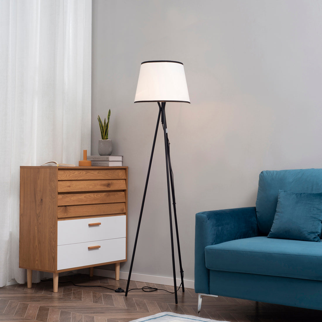 Homcom Modern Tripod Floor Lamp Free Standing
