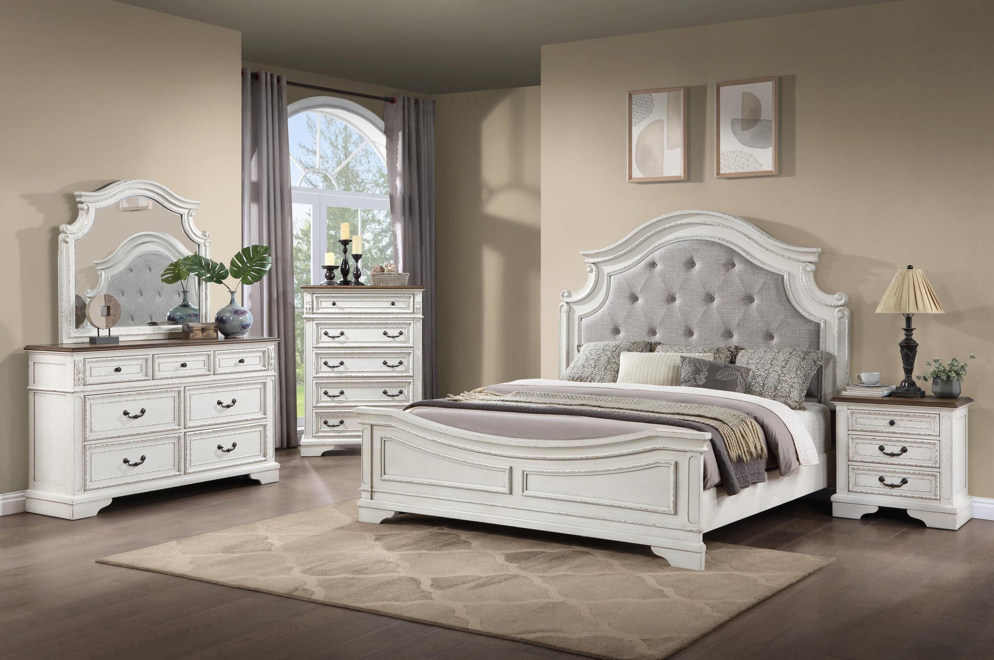 Noble Traditional Style Queen Bed with Button