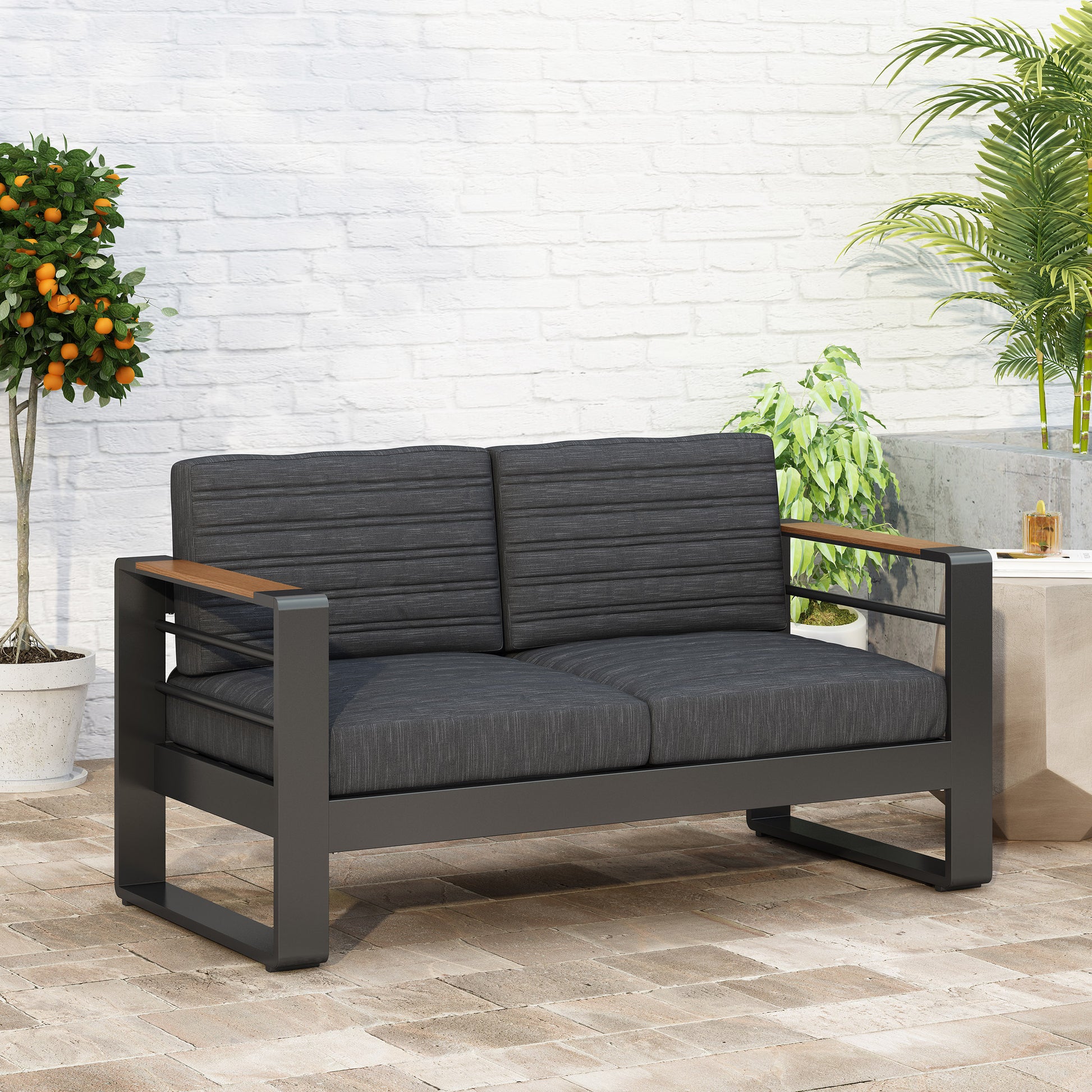 Giovanna Loveseat